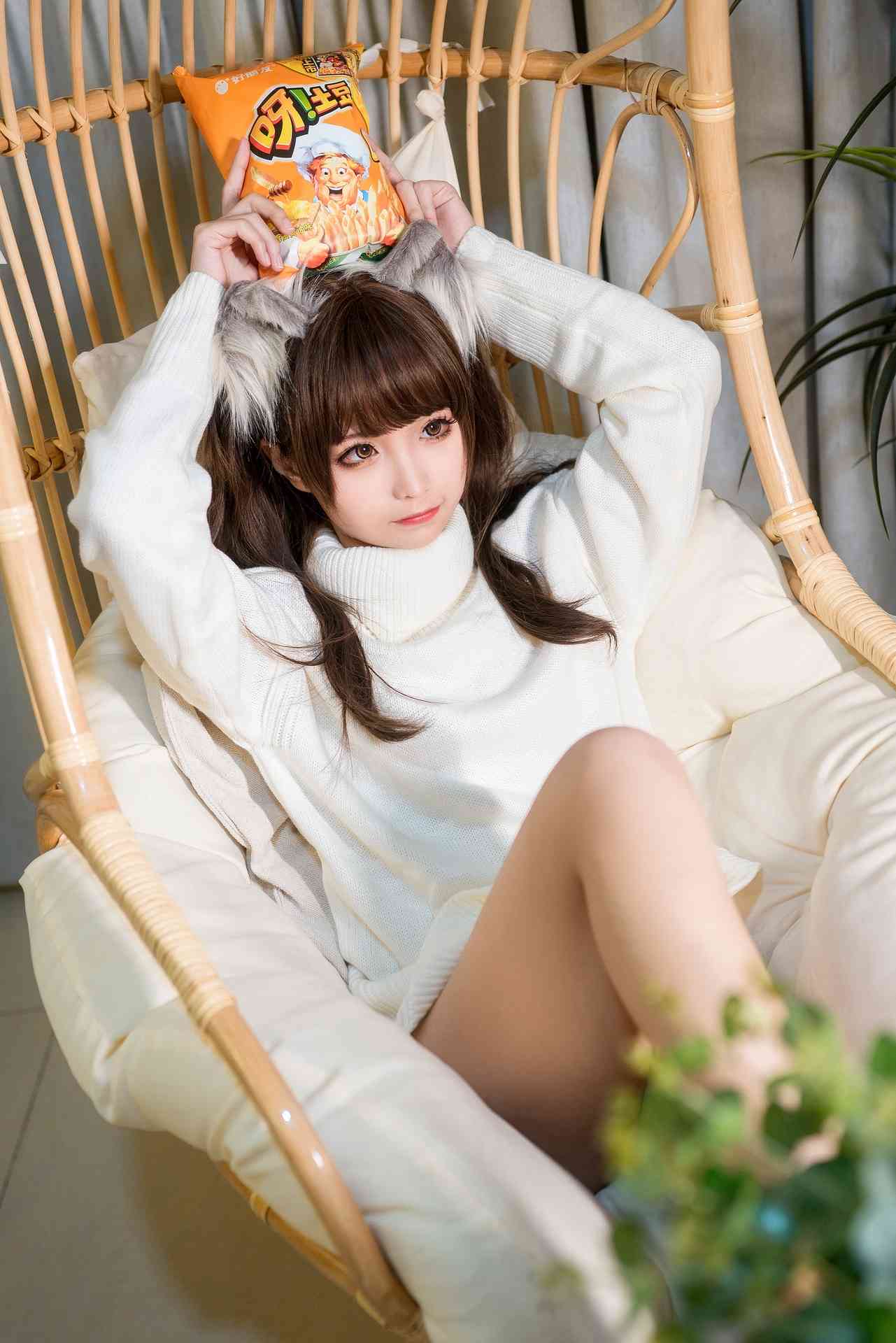 蠢沫沫白毛衣